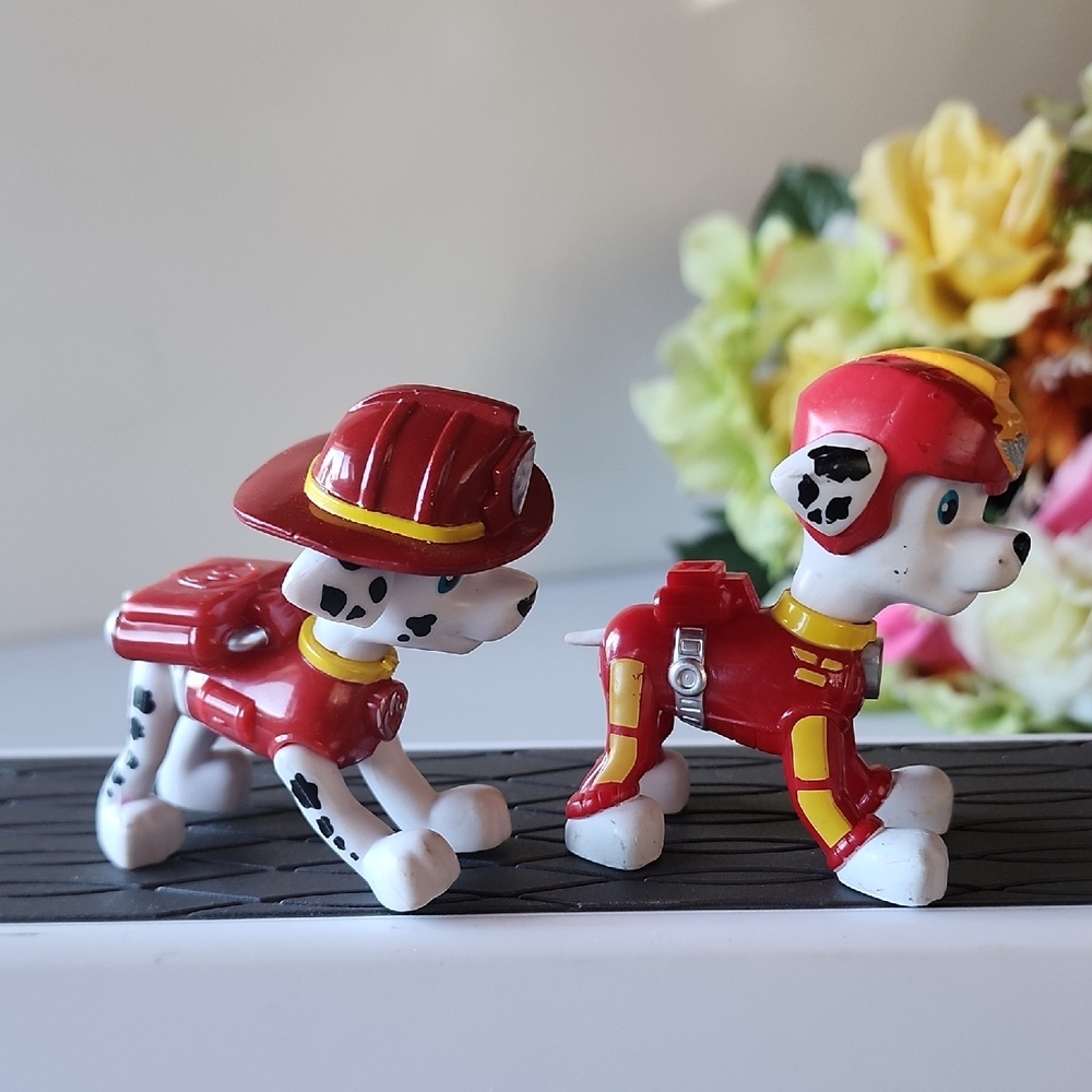 11 Pieces, Paw Patrol Rescue Team Action Figures - Red, Blue, Green. - Picture 9 of 15